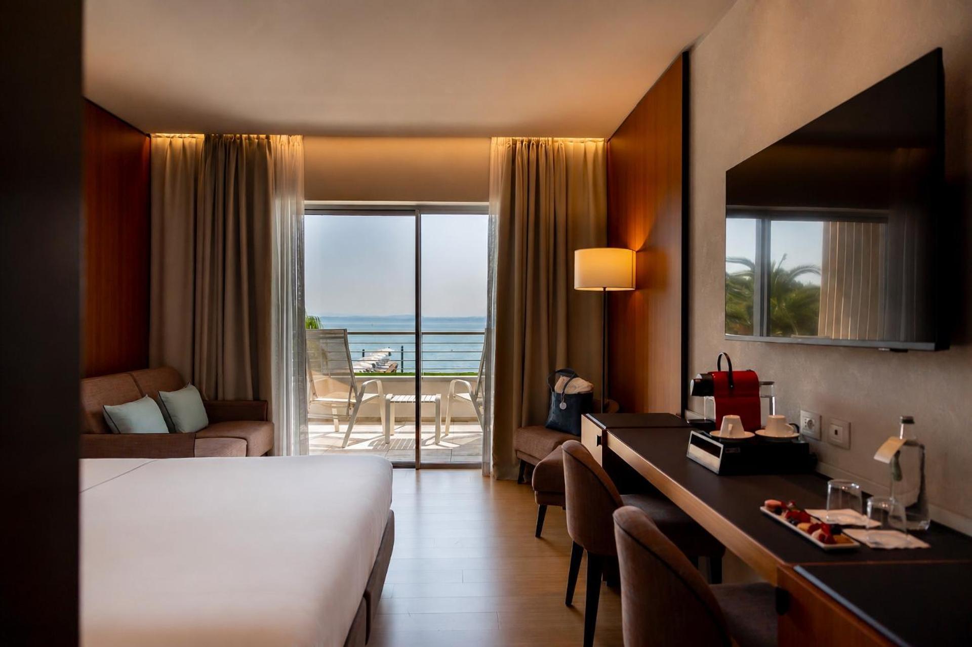 Junior Suite Lake View Spa Access