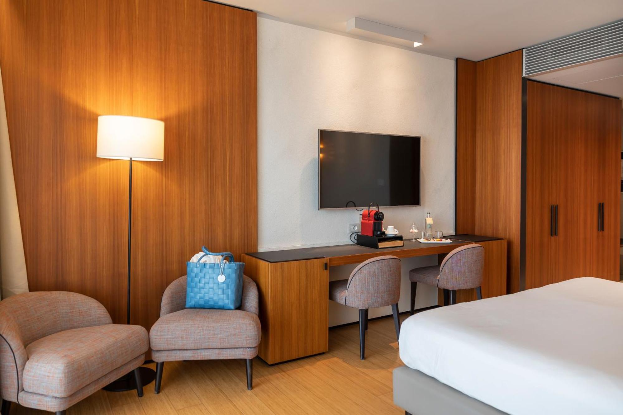 Junior Suite Lake View Spa Access